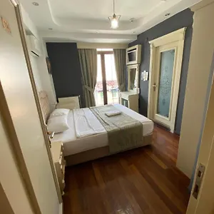 2* Отель La Petite Maison